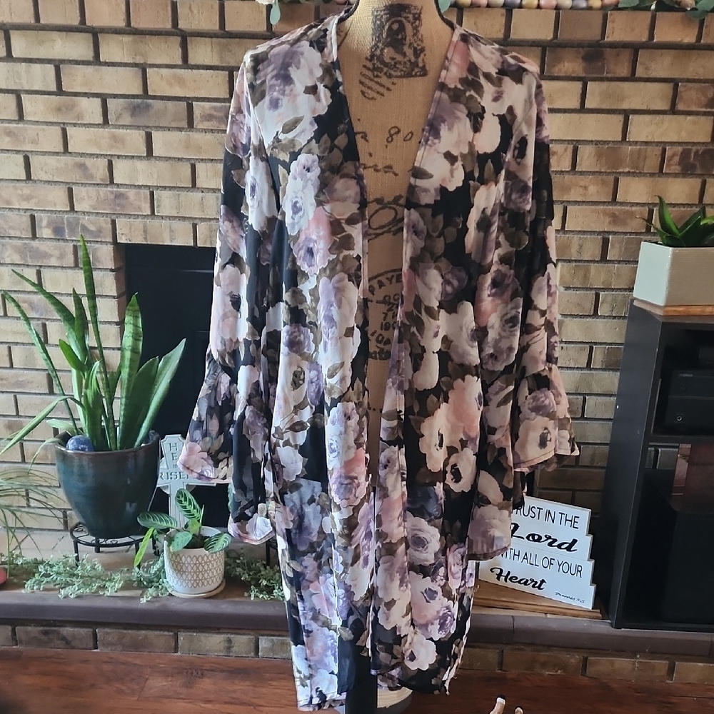 LIVE 4 TRUTH Floral Kimono Cardigan